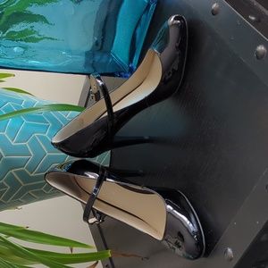 Nine West black patent leather Sheryl pumps size 5.5